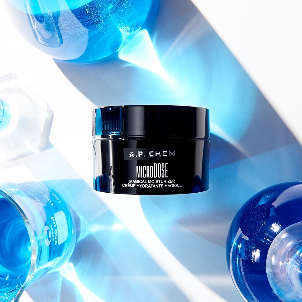 microDOSE Magical Moisturizer® lifts, firms, and reduces lines and wrinkles. - Picture 7 of 7